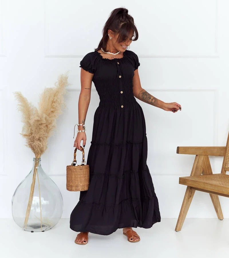 Czarna rozkloszowana sukienka na ramiączkach