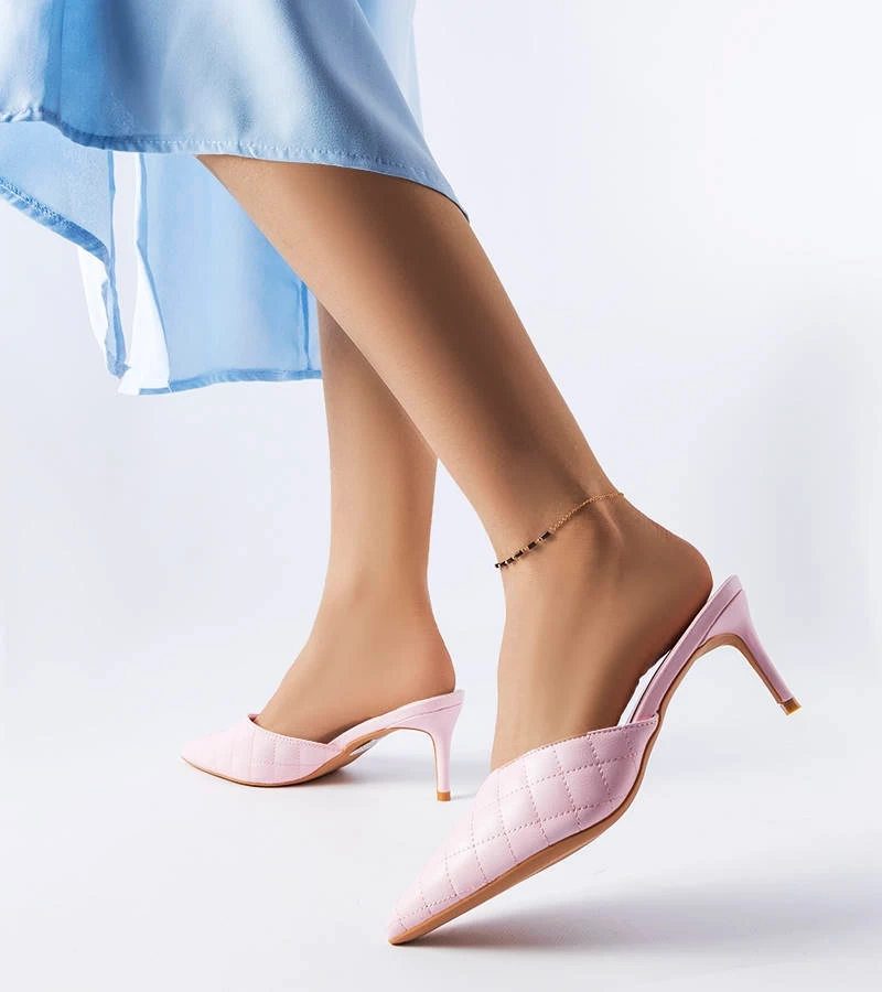 Różowe klapki na szpilce ze szpiczastym noskiem