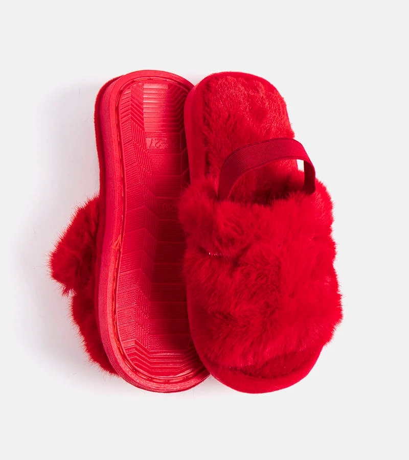 Czerwone kapcie na gumkę