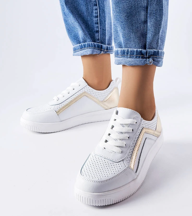 Skórzane białe sneakersy zdobione perforacją