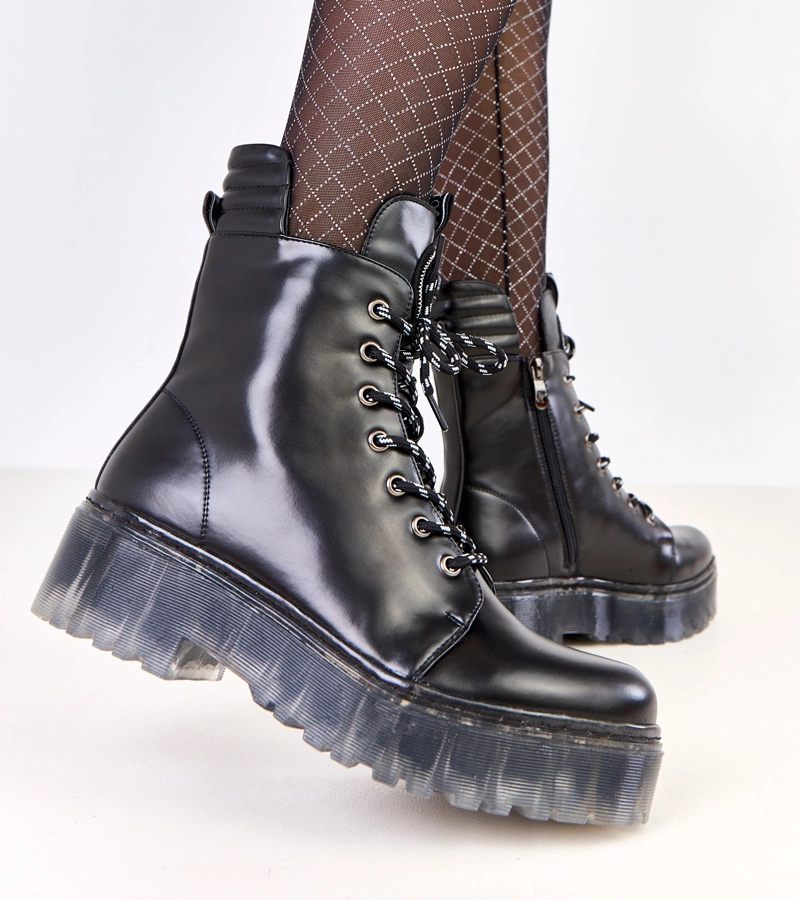 Hers Czarne traperki damskie z ozdoba na języku