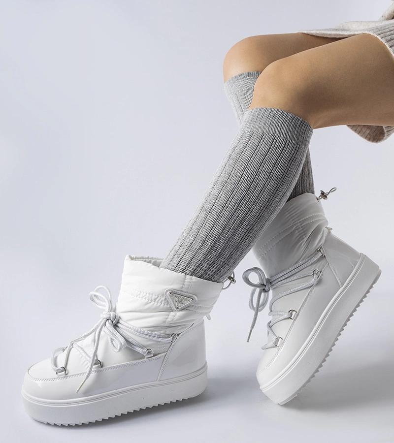 Białe ocieplane śniegowce z gumką