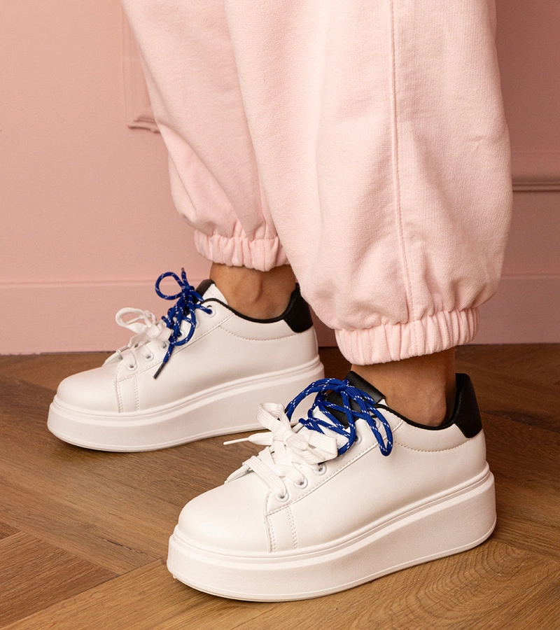 Hers Białe sneakersy sportowe na platformie