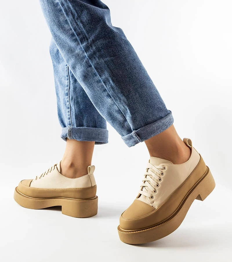 Półbuty beżowe na masywnej podeszwie