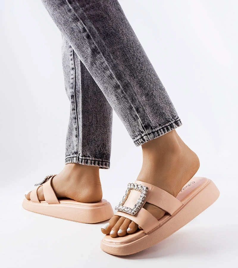 Beżowe klapki zdobione cyrkoniami