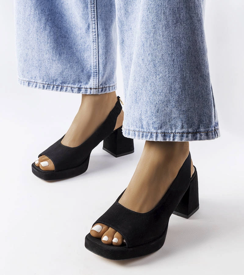 Czarne welurowe sandały na słupku KARINO