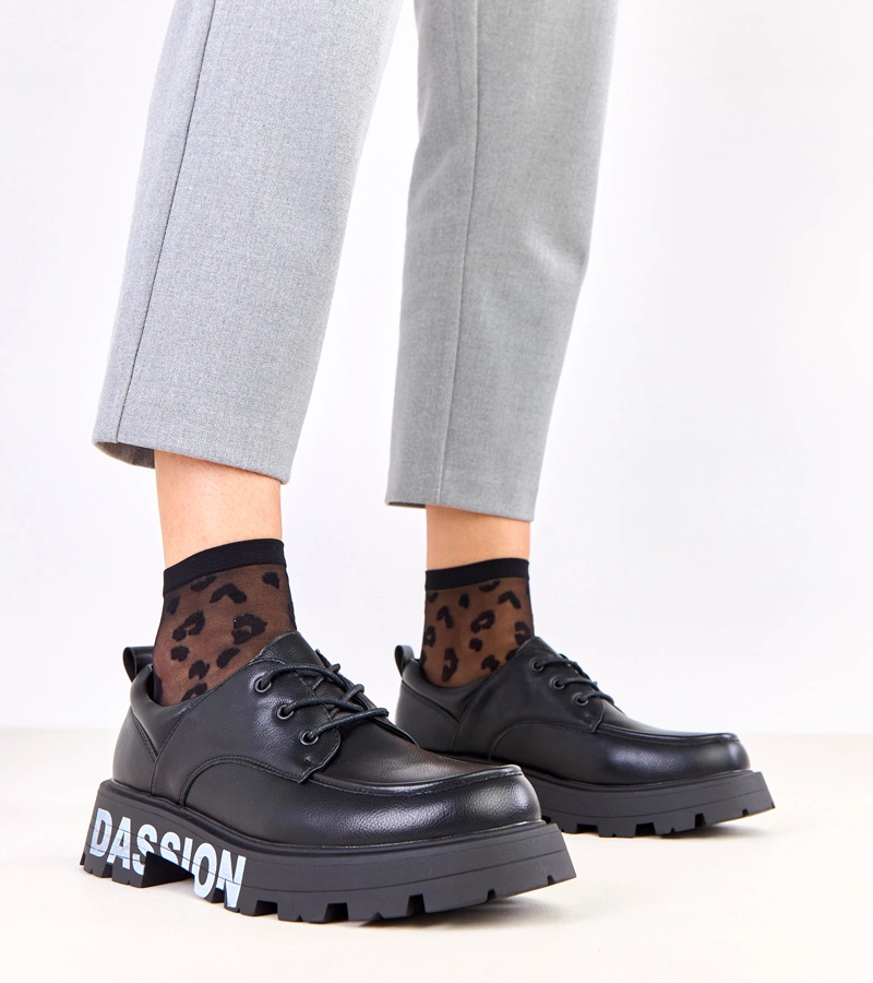 Hers Czarne damskie półbuty z nadrukiem na podeszwie