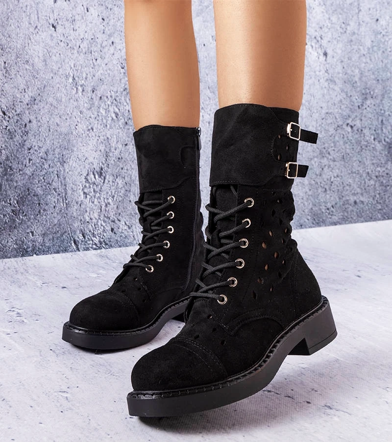 Czarne ażurowe botki