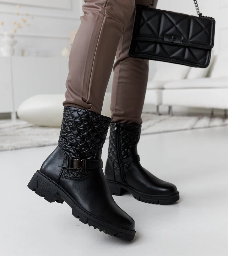 Czarne botki z ozdobnym pikowaniem