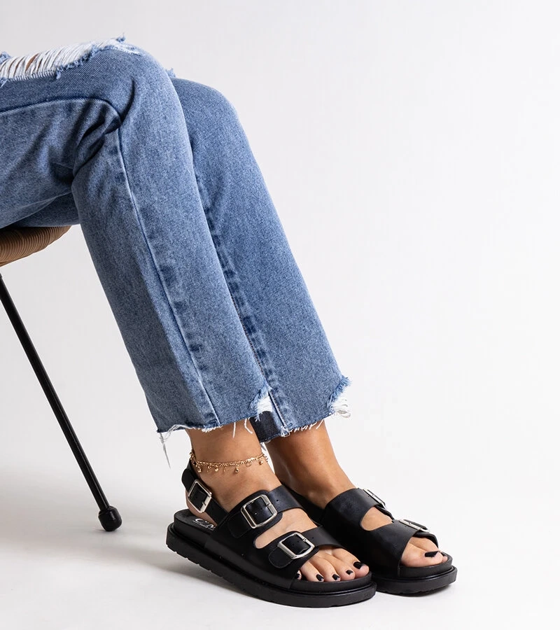 Czarne sandały na platformie