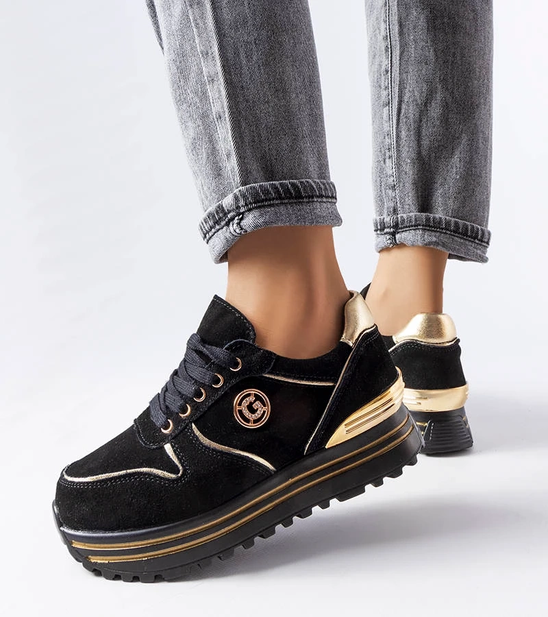 Skórzane czarne sneakersy zdobione złotą lamówką
