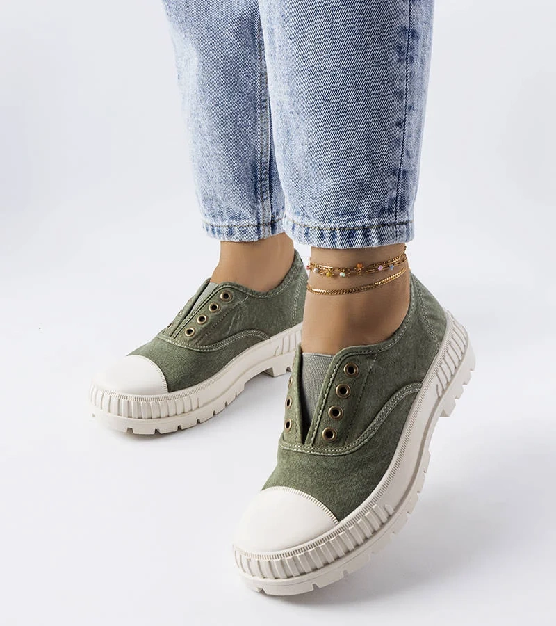 Ciemnozielone trampki na masywnej podeszwie