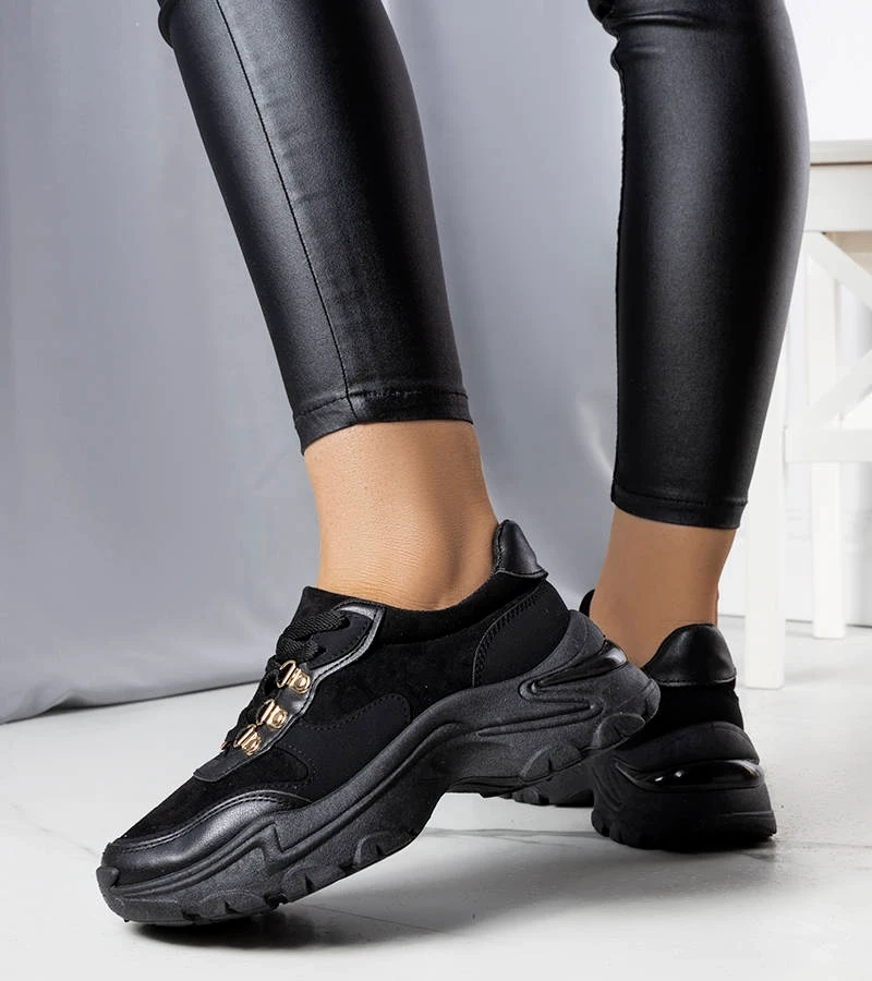Czarno sneakersy na nowoczesnej podeszwie