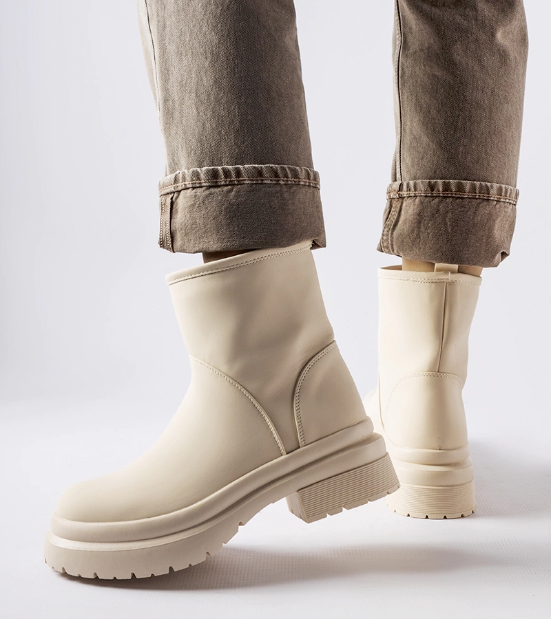 Beżowe gumowe ocieplane botki