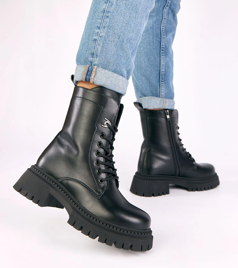 Hers Czarne botki klasyczne na platformie