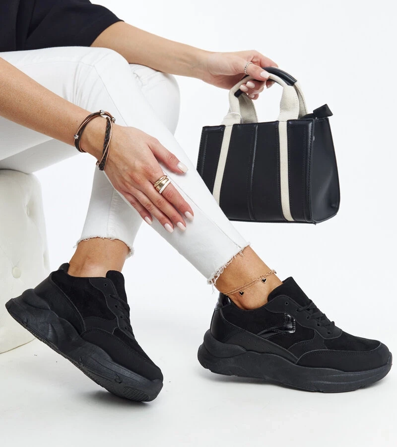Czarne sneakersy na platformie