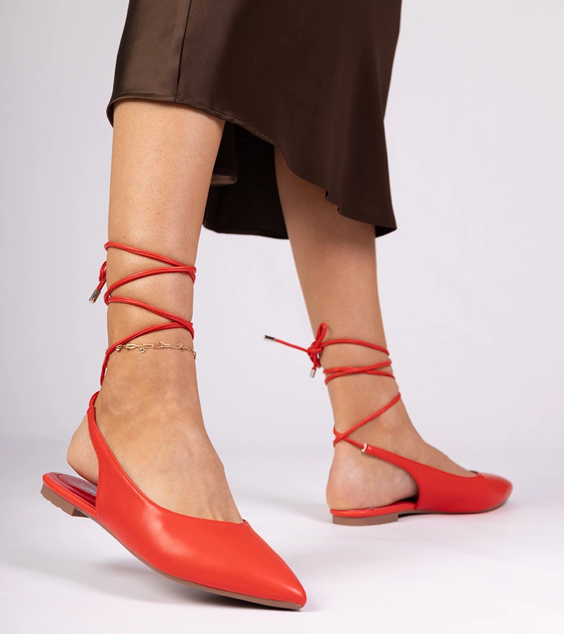 Hers Czerwone czółenka na płaskim obcasie z ekoskóry