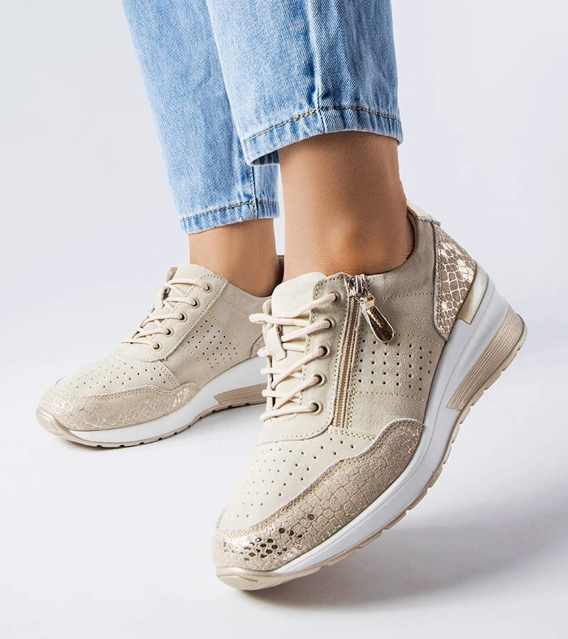 Beżowe sneakersy skórzane na koturnie