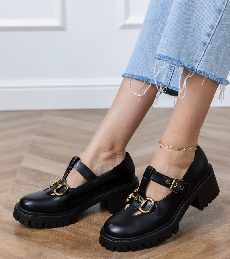 Hers Czarne półbuty na grubej podeszwie ze złotą ozdobą