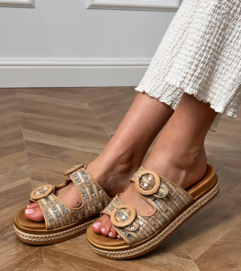 Hers Beżowe klapki plecione z cekinami na paskach