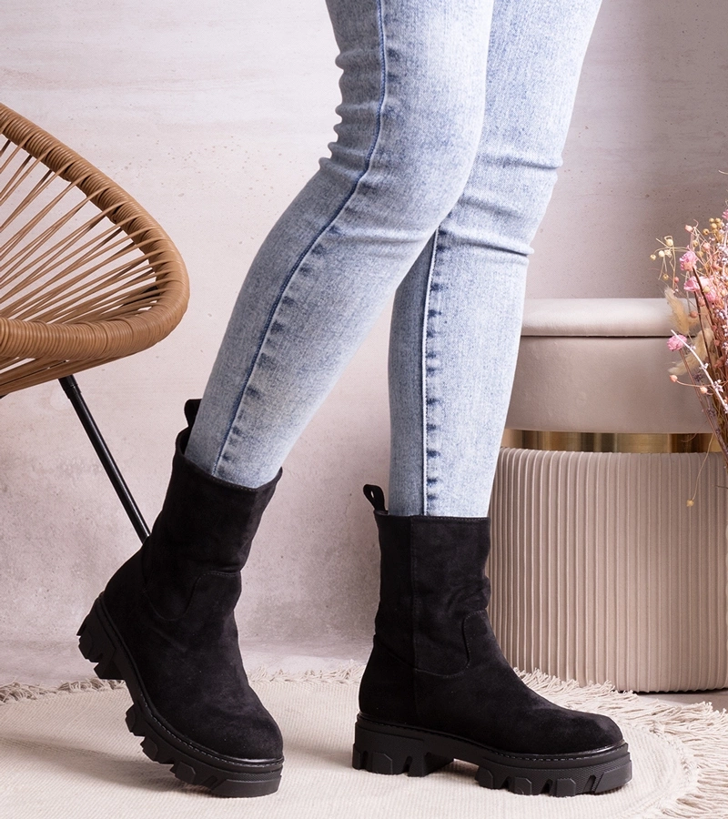 Czarne ocieplane traperki