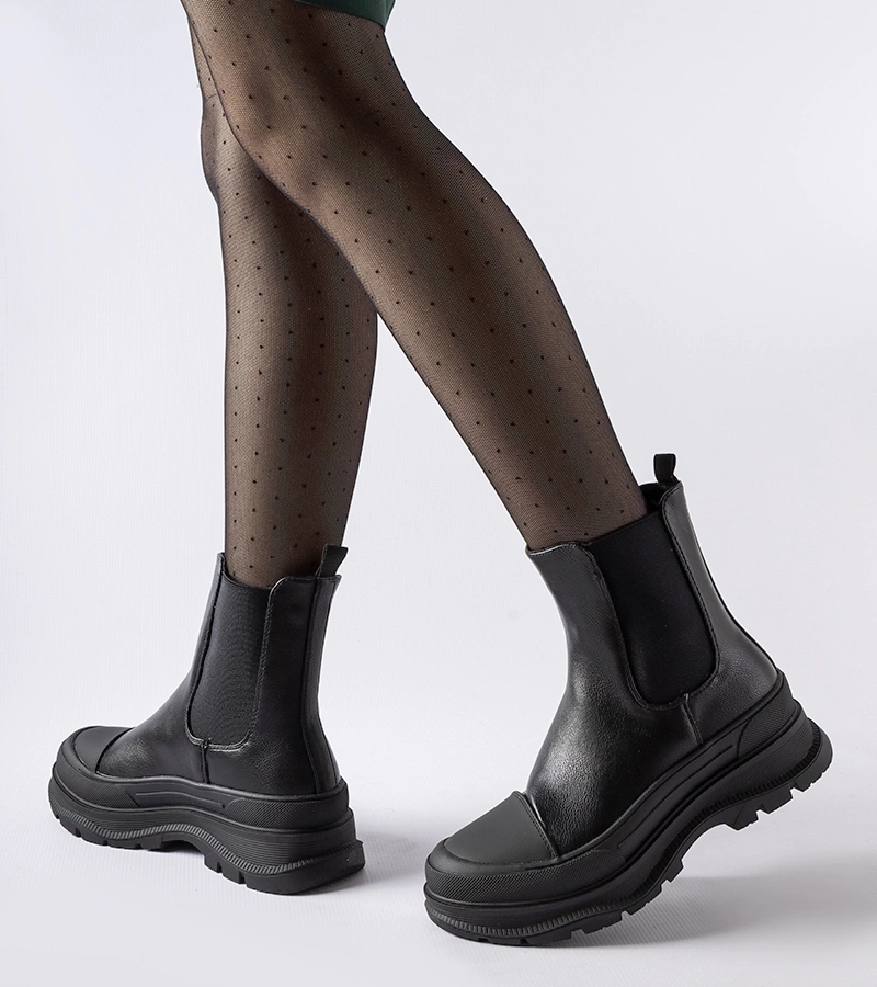 Czarne botki na sportowej podeszwie