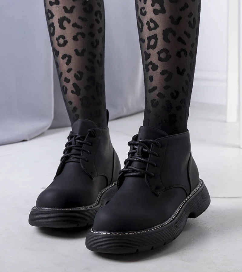 Czarne ocieplane botki na masywnej podeszwie