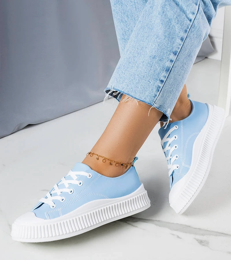 Niebieskie trampki na wysokiej podeszwie