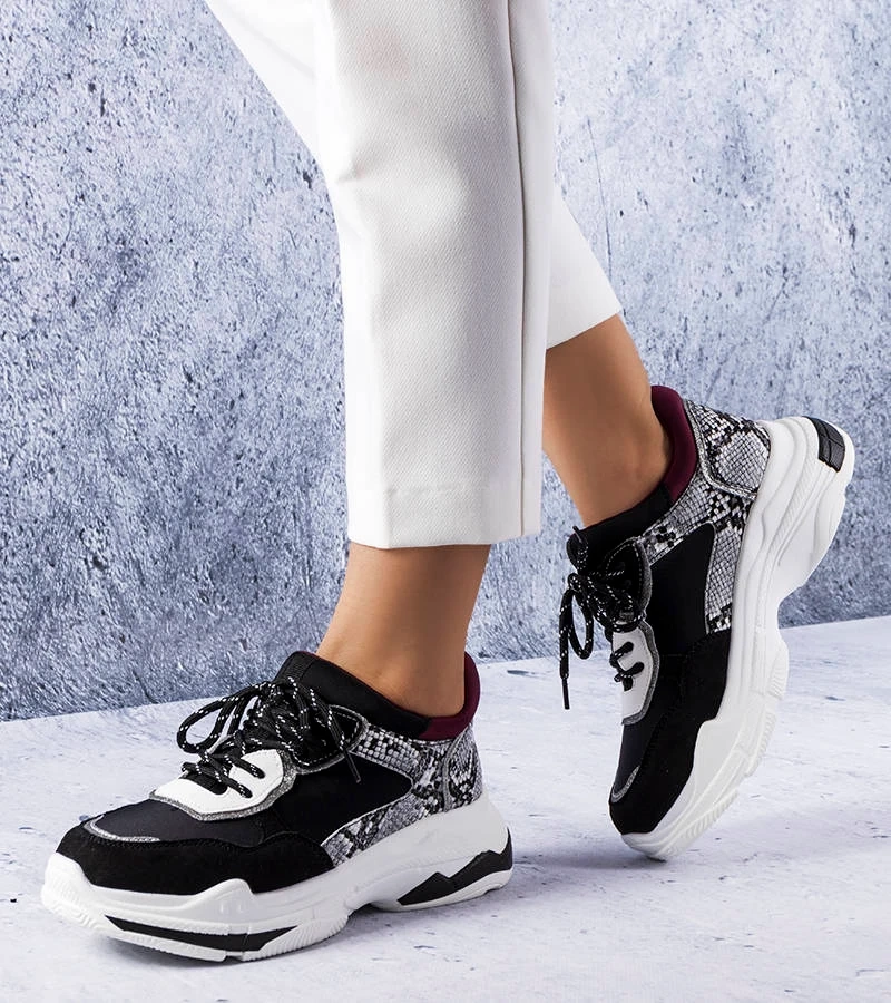 Czarne sneakersy na pogrubionej podeszwie