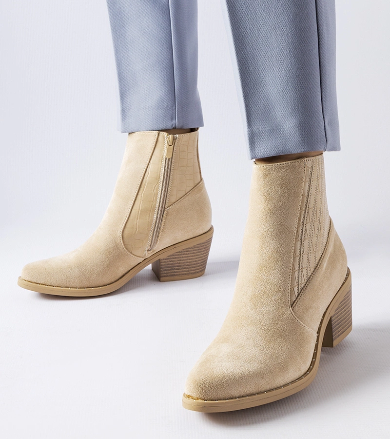 Beżowe botki eko-zamsz na niskim słupku