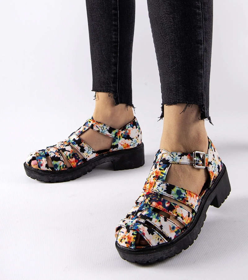 Czarne wzorzyste masywne sandały