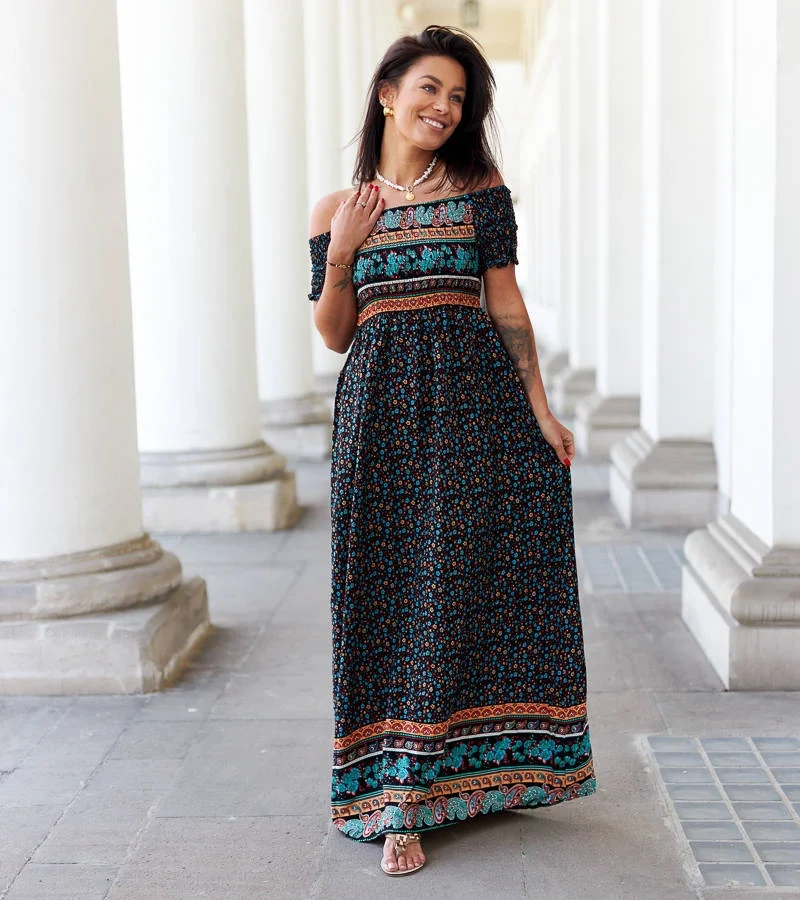 Czarna sukienka maxi z marszczeniem