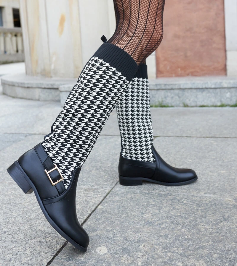 Czarno-białe długie kozaki w pepitkę