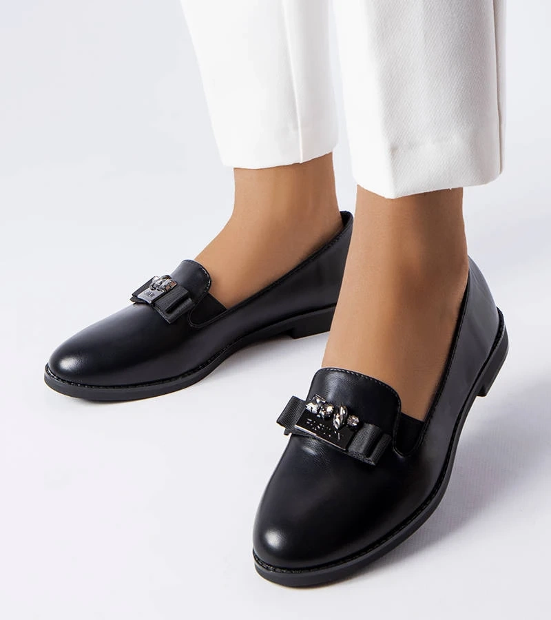 Czarne mokasyny z cyrkoniami