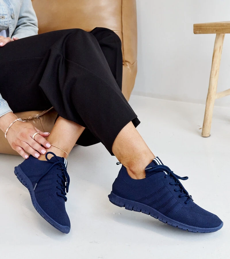 Granatowe sneakersy sportowe