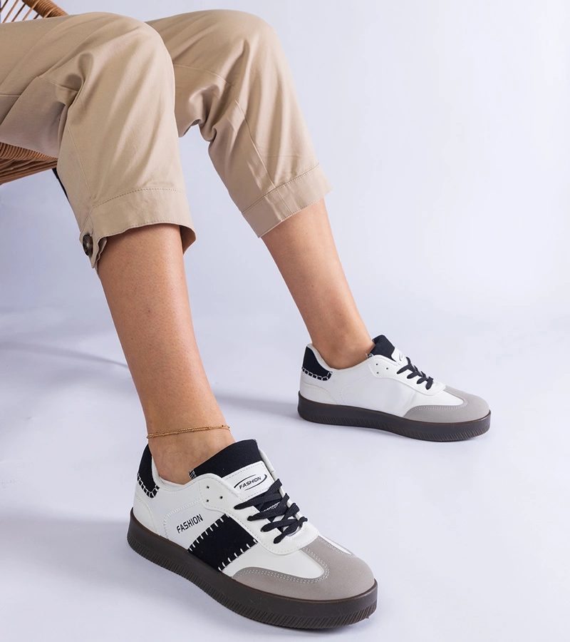 Białe sneakersy na platformie z przeszyciami