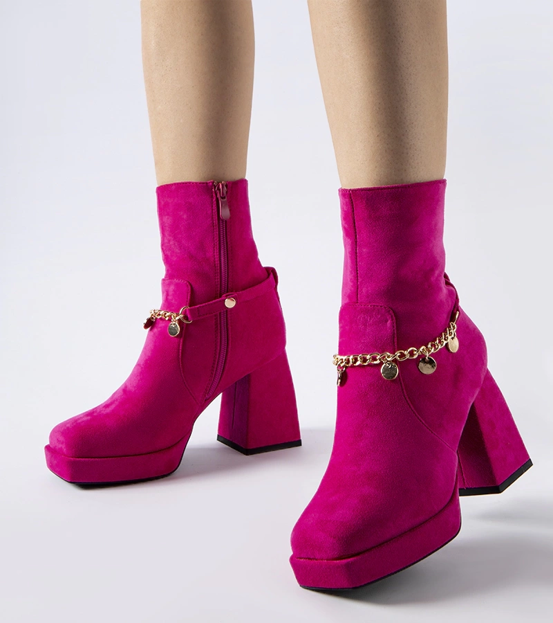 Różowe ocieplane botki z wisiorkiem