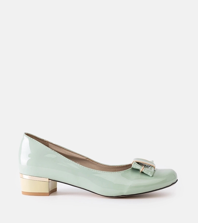 Jasnozielone czółenka na niskim obcasie