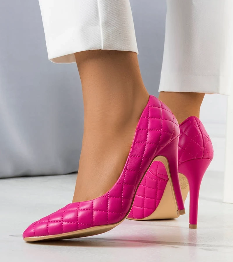 Różowe szpilki z kwadratowym noskiem