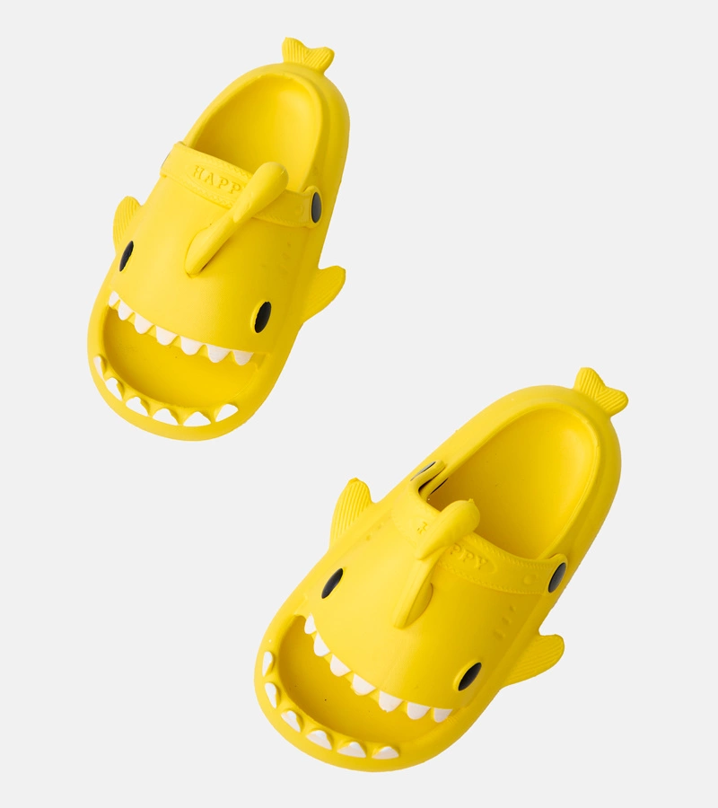 Hers Żółte klapki dziecięce z motywem rekina