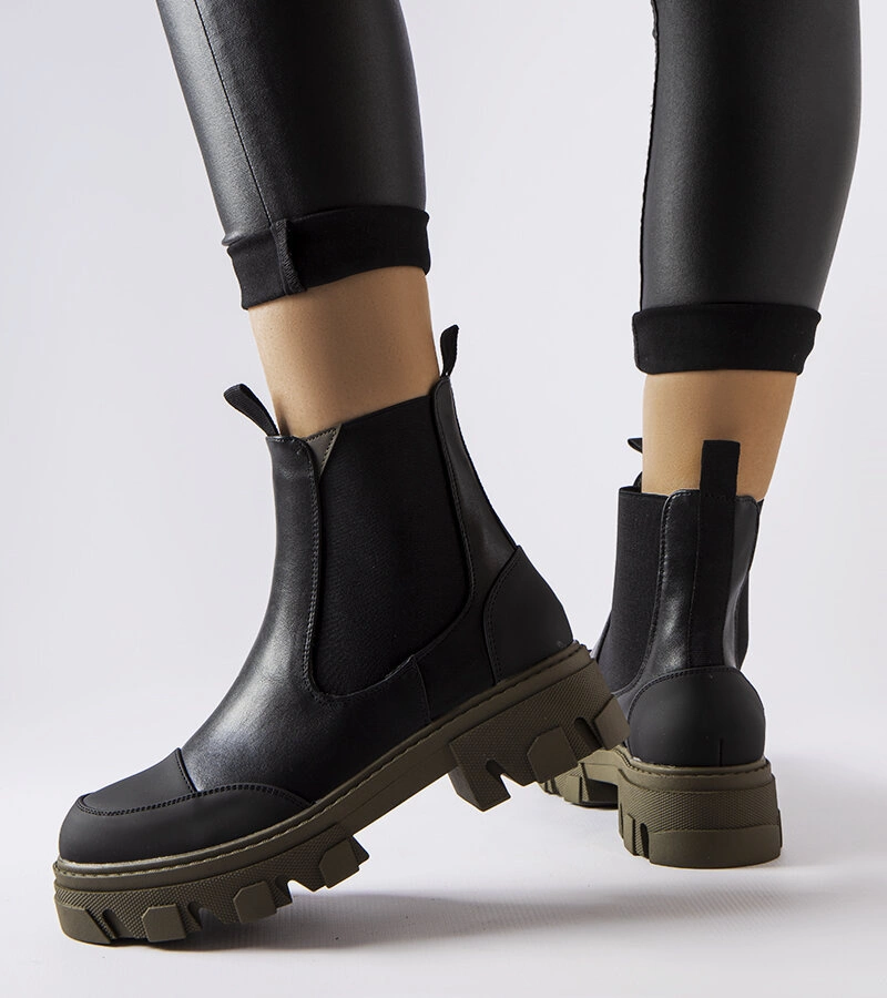 Czarno-zielone botki z elastycznymi wstawkami