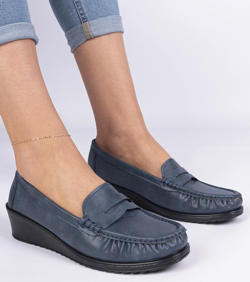 Hers Granatowe mokasyny damskie na koturnie