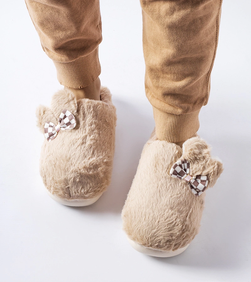 Beżowe ocieplane damskie kapcie z uszami