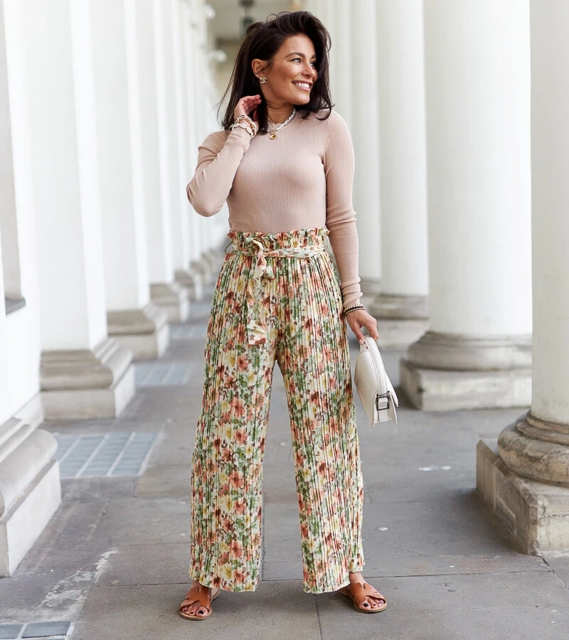 Zielone plisowane spodnie o swobodnym fasonie