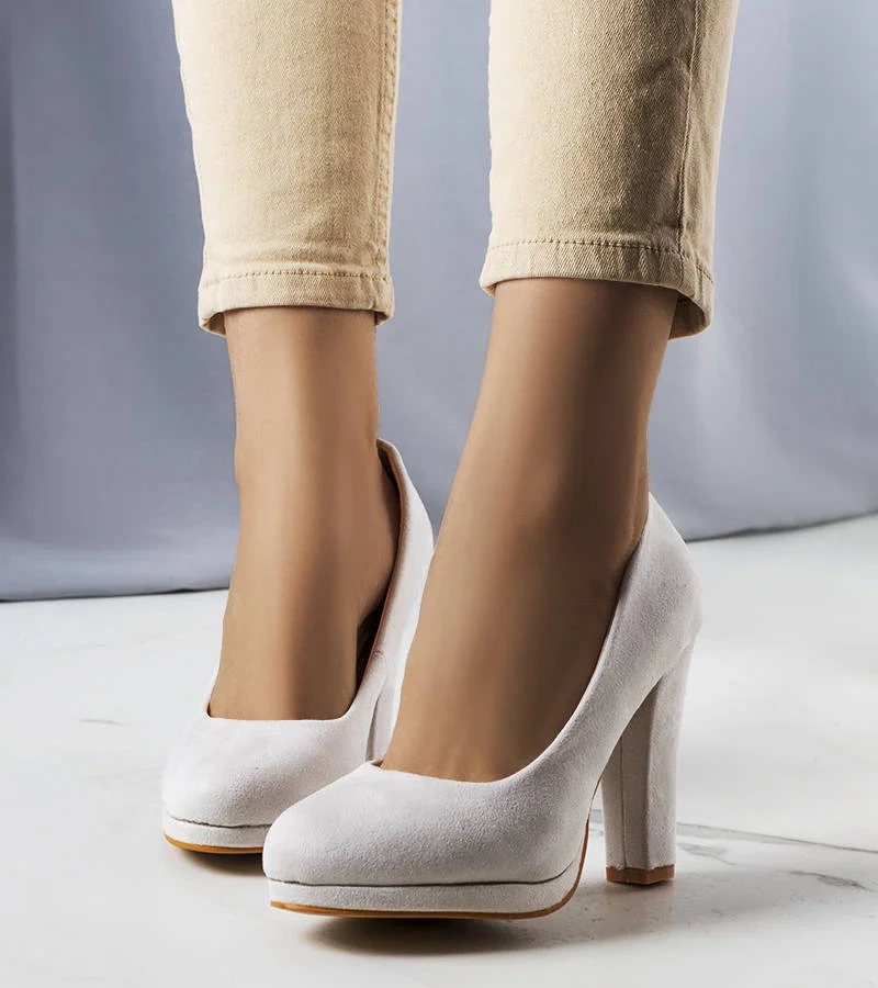 Szare zamszowe czółenka na obcasie