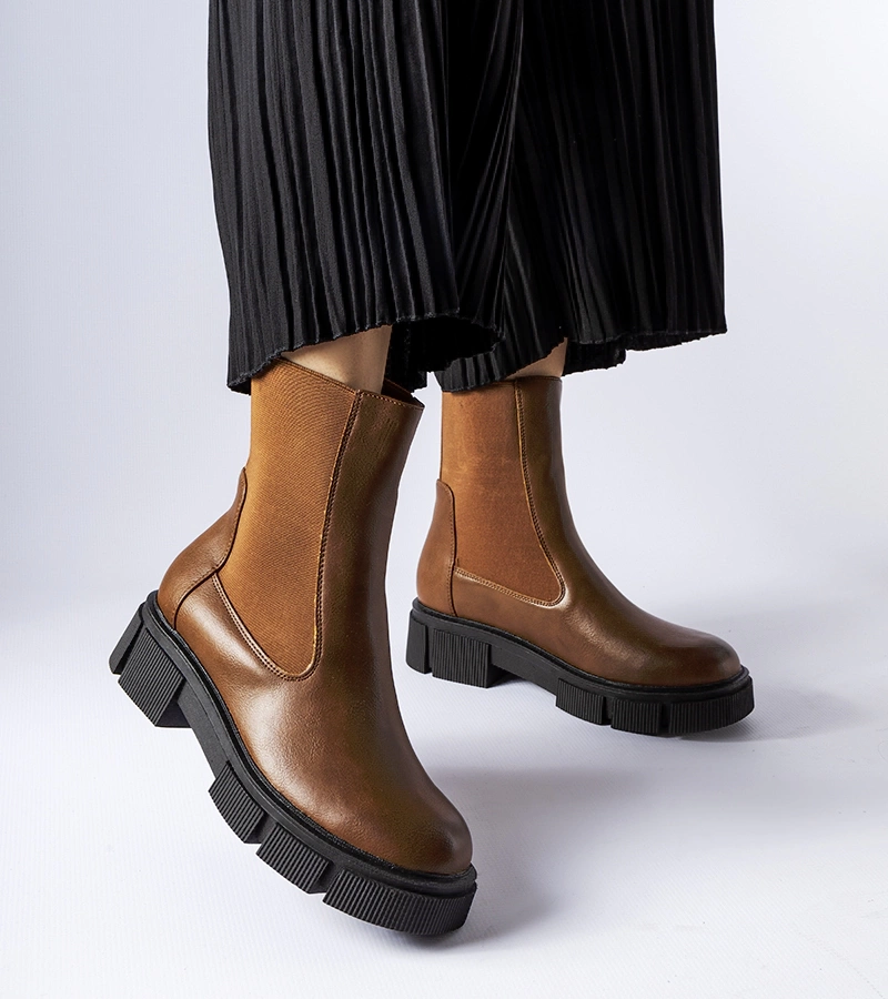 Brązowe wsuwane wysokie sztyblety