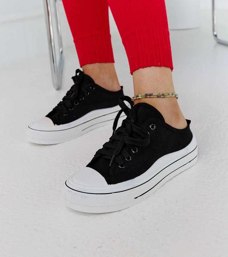 Czarne trampki na platformie