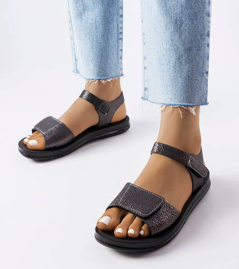 Czarne sandały na rzepy