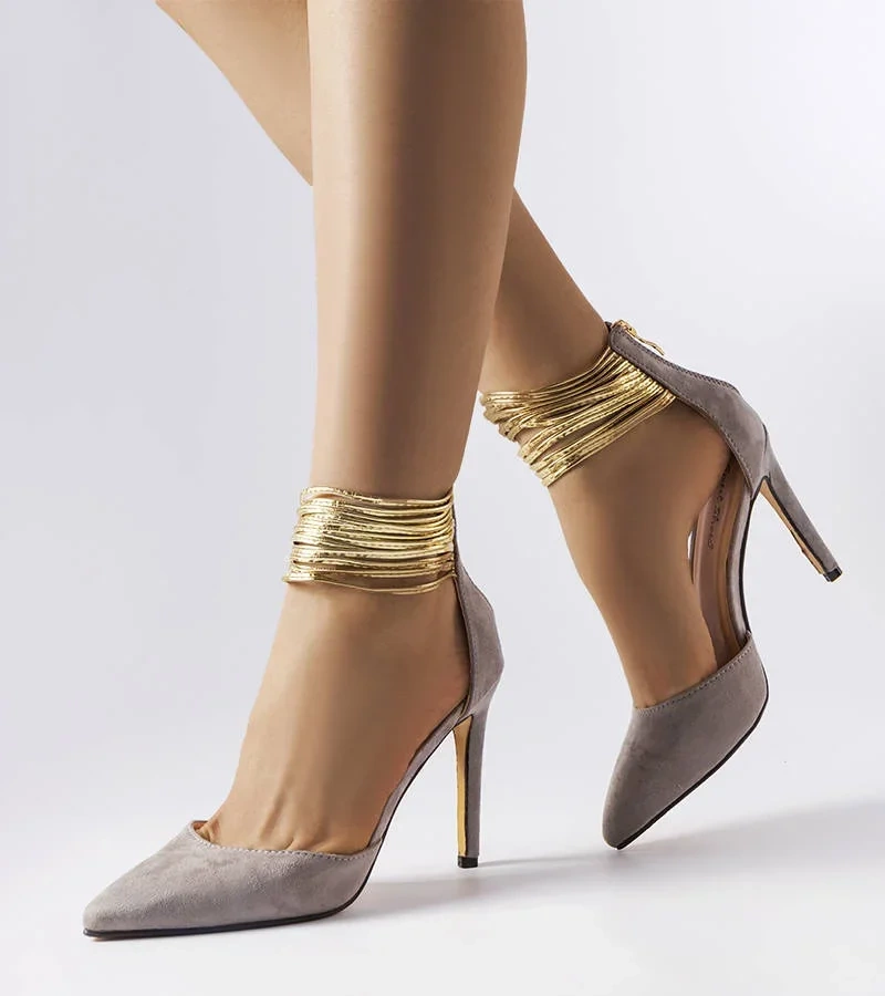 Szare stylowe szpilki ozdobione złotymi paskami