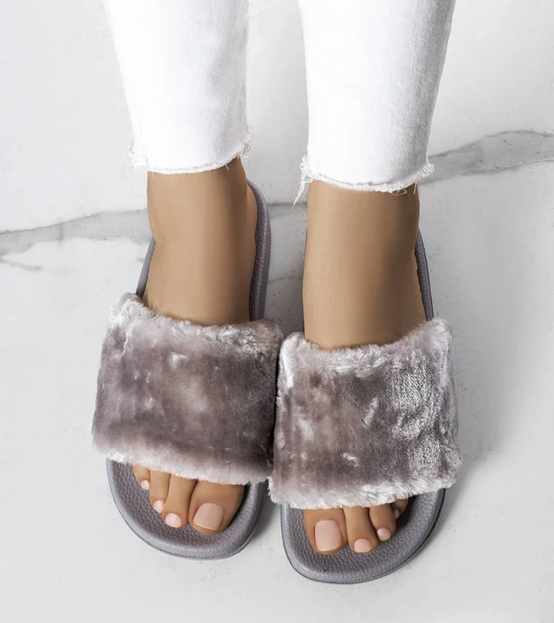Szare klapki z futerkiem